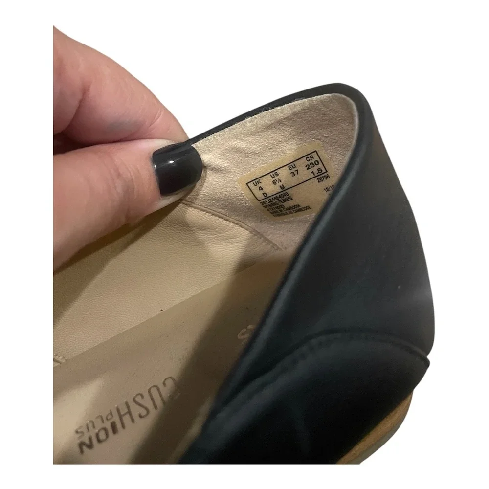 Clarks Black Suede Leather Slip On Loafer‎ Flats Women Size 6.5 M